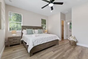 4 habitaciones, tabla de planchar con plancha, internet y ropa de cama 