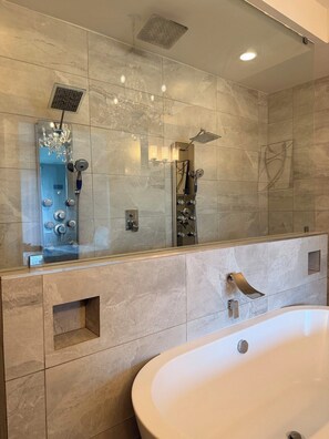 Hair dryer, towels - Houston Gem Private Baths Near Downtown (Houston)