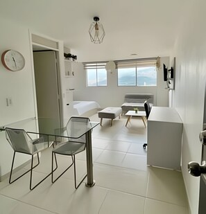 Departamento básico | Tabla de planchar con plancha y wifi gratis 