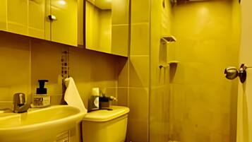 Basic Apartment | Bathroom