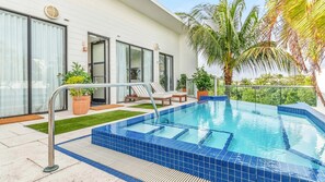 Pool - Deluxe King | The Daydrift | Rooftop Pool, Quiet Center, Slow Down (Miami Beach)