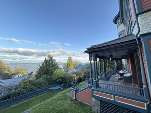 Property grounds - Victorian Tranquility within 4 miles of Lumen Field (Seattle)