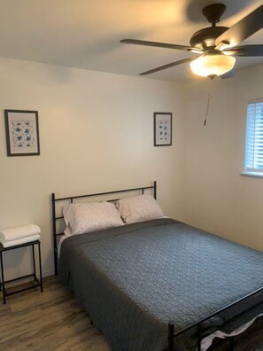 1 bedroom, iron/ironing board, WiFi, bed sheets - 1x1 Apt Close by Pease Park (Austin)