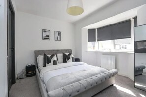 3 bedrooms, iron/ironing board, internet