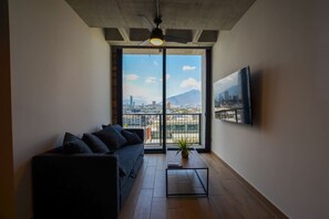 TV - ¡Alberca, gym y asadores! / Barrio W / 4 personas (Monterrey)