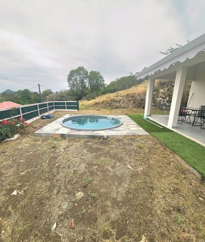 Outdoor spa tub - Treat yourself to a relaxing stay in this charming, bright T2 apartment with private pool. (Sainte-Anne)