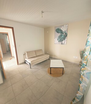 Living area - Treat yourself to a relaxing stay in this charming, bright T2 apartment with private pool. (Sainte-Anne)