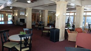 Dining - Two bed condo in Parkway Palms Resort mins to Disney World. (Kissimmee)
