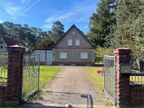 Exterior - Spacious vacation home in the Spreewald with private jetty, large garden | 16+ persons (Märkisch Buchholz)