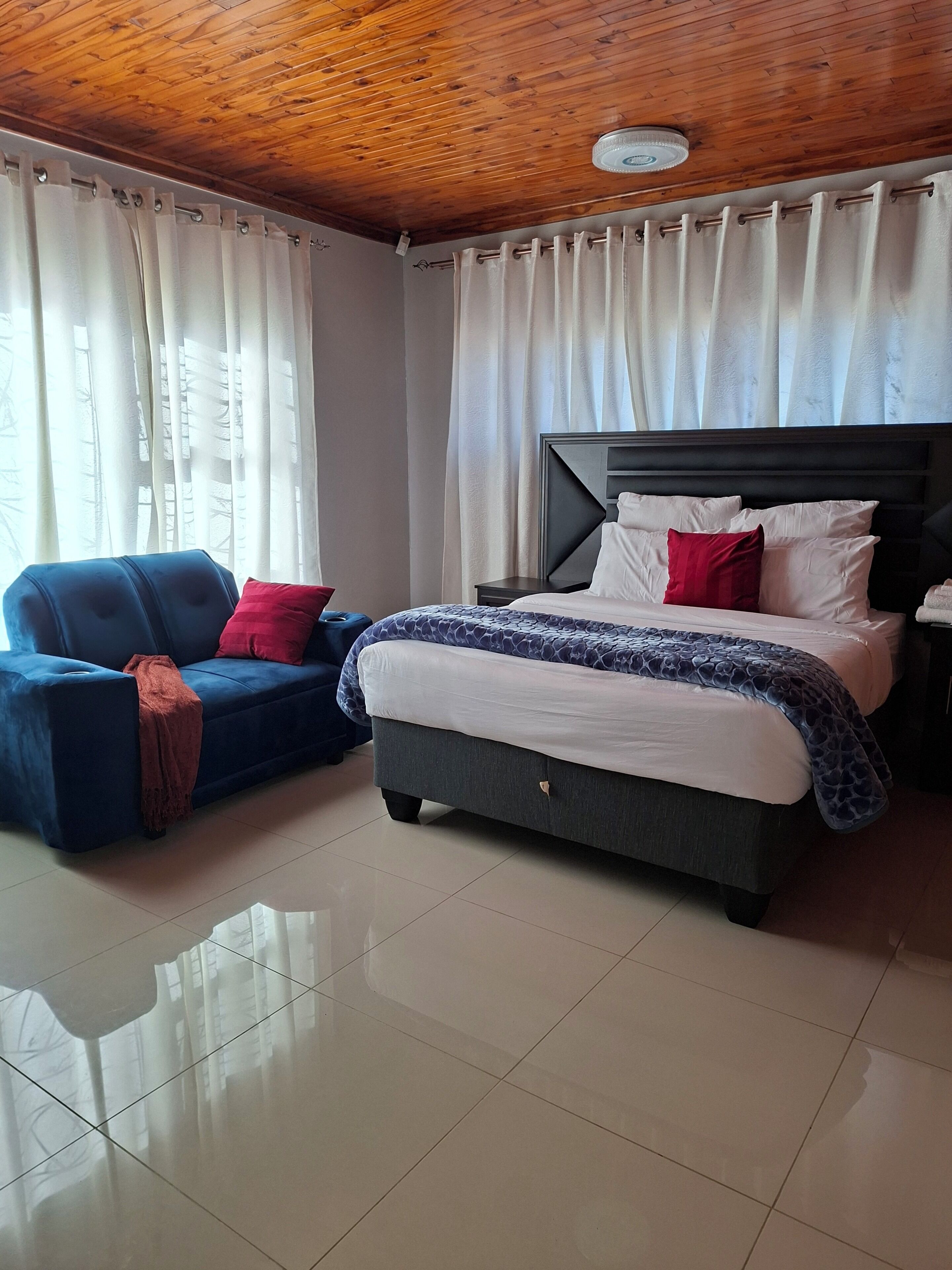Comfort Double Room | Desk, WiFi (free)