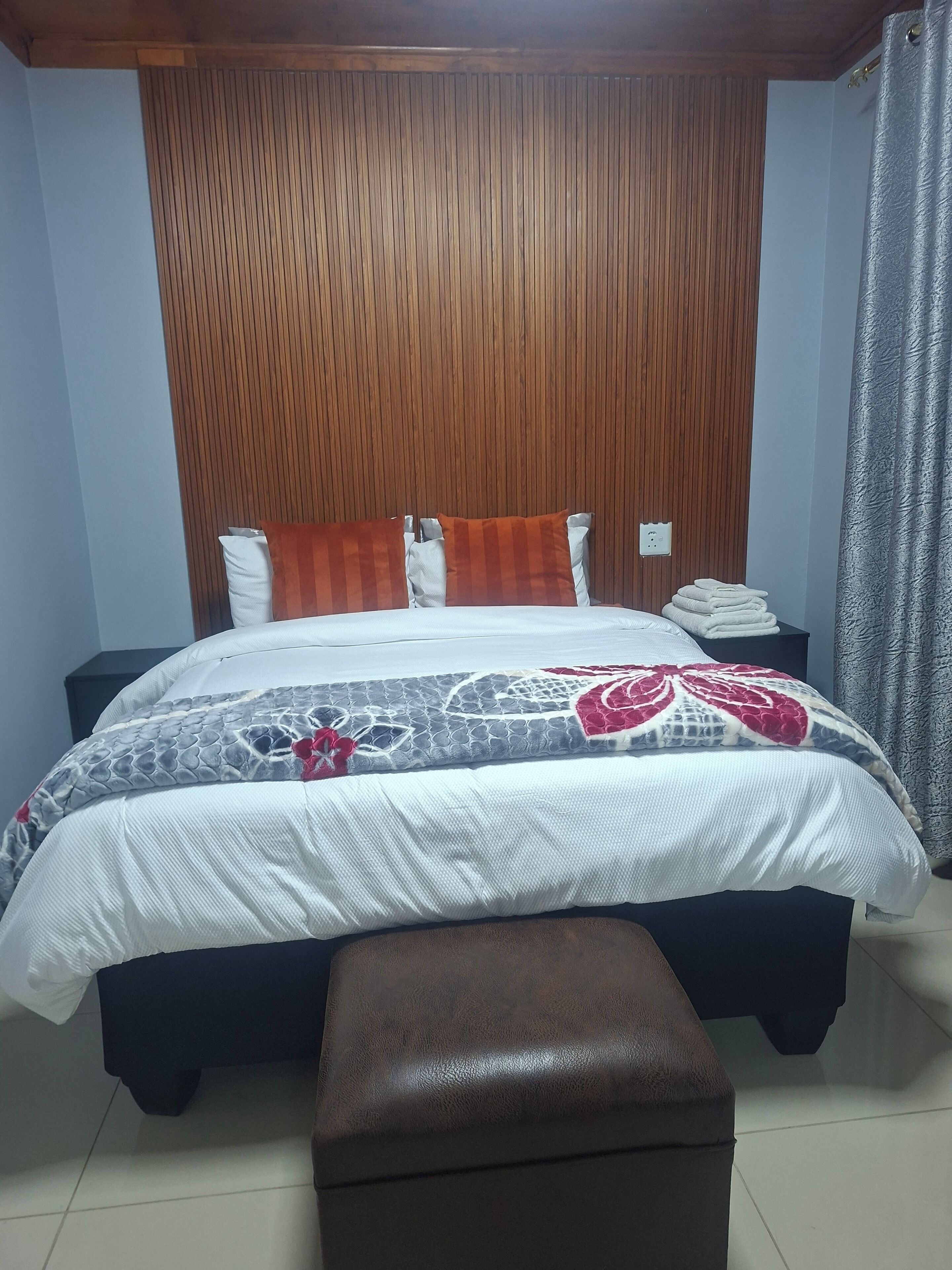 Classic Double Room, Park View, Corner | Desk, WiFi (free)