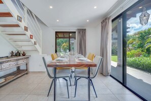 Dining - Villa Girasole - Luxury and Elegant (Potrero)