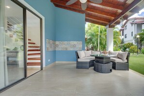 Terrace/patio - Villa Girasole - Luxurious and elegant (Potrero)