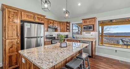 3-bedroom cabin with breathtaking views