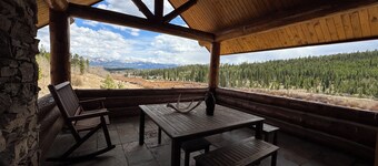 Secluded cabin in Fraser w/ hot tub, views, 15 mins from Winter Park, sleeps 16.