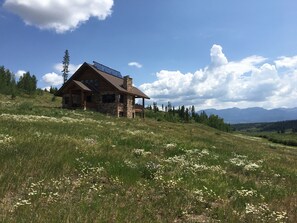 Exterior - Secluded cabin in Fraser w/ hot tub, views, 15 mins from Winter Park, sleeps 16. (Fraser)