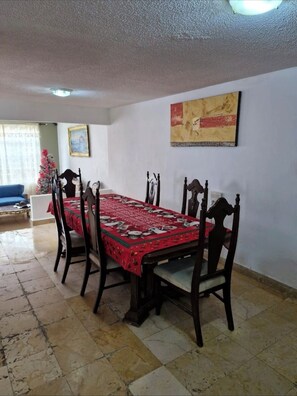 Dining - Spacious, comfortable house with excellent location near the Atlixcayotl highway. (Heroica Puebla de Zaragoza)