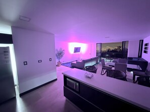 Interior - "el Cielo" 

Luxury 3BR Condo • Jacuzzi • Balcony • Pool • El Poblado (Medellín)
