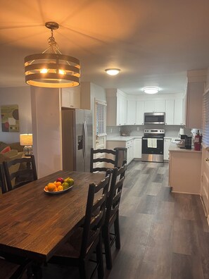 Dining - Renovated House 9 Miles from Downtown ATL, Great Backyard on a Cul-de-sac! (Atlanta)