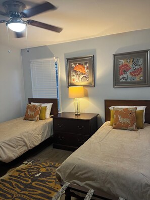 Room - Renovated House 9 Miles from Downtown ATL, Great Backyard on a Cul-de-sac! (Atlanta)