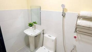 Dusche, Bidet, Handtücher
