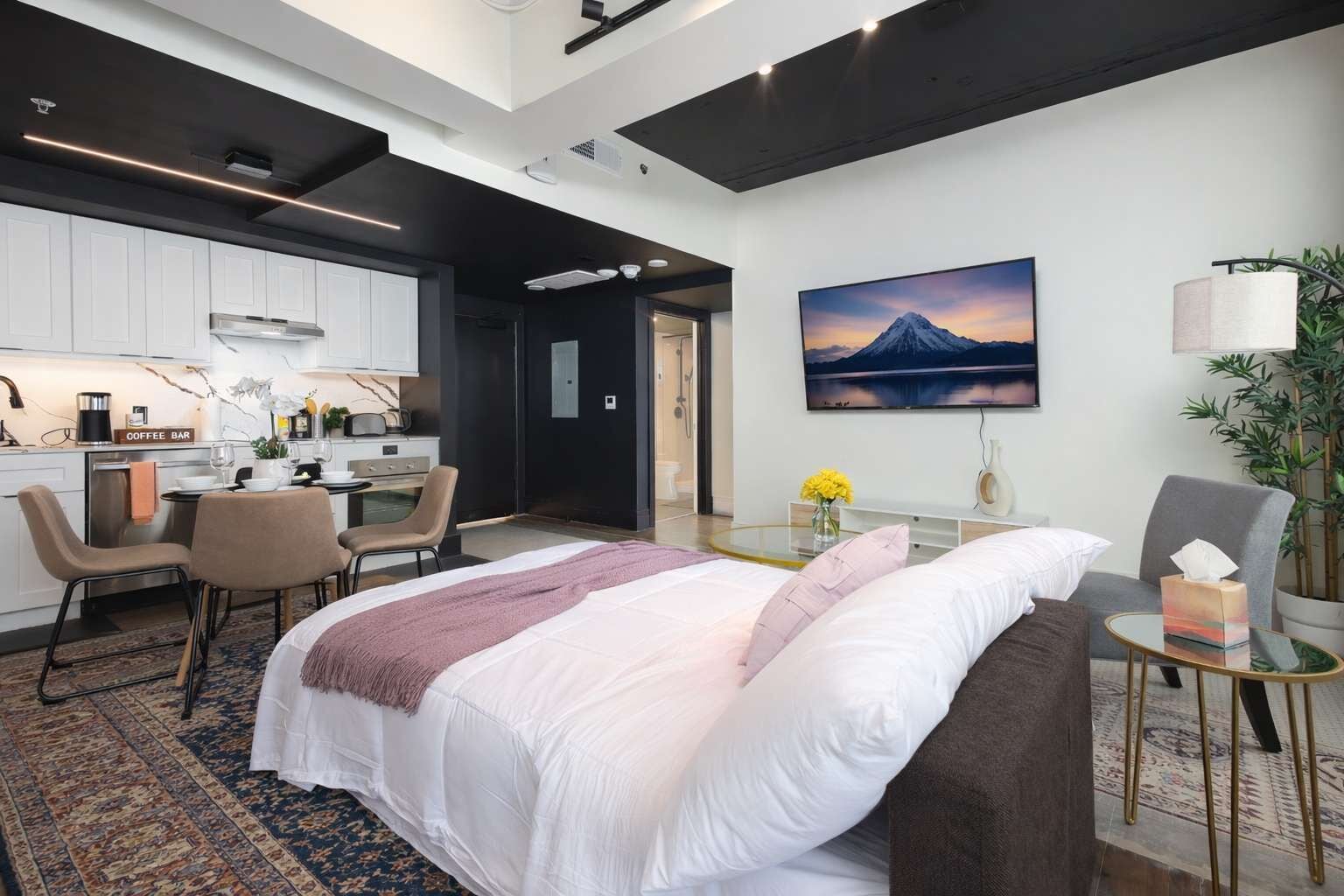 2 habitaciones, tabla de planchar con plancha, cuna de viaje y wifi 