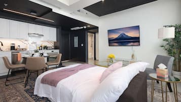 2 habitaciones, tabla de planchar con plancha, cuna de viaje y wifi