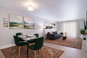 Interior - Chic South Tampa Retreat  2 King Beds  Pool, Gym & Prime Walkable Location (Tampa)