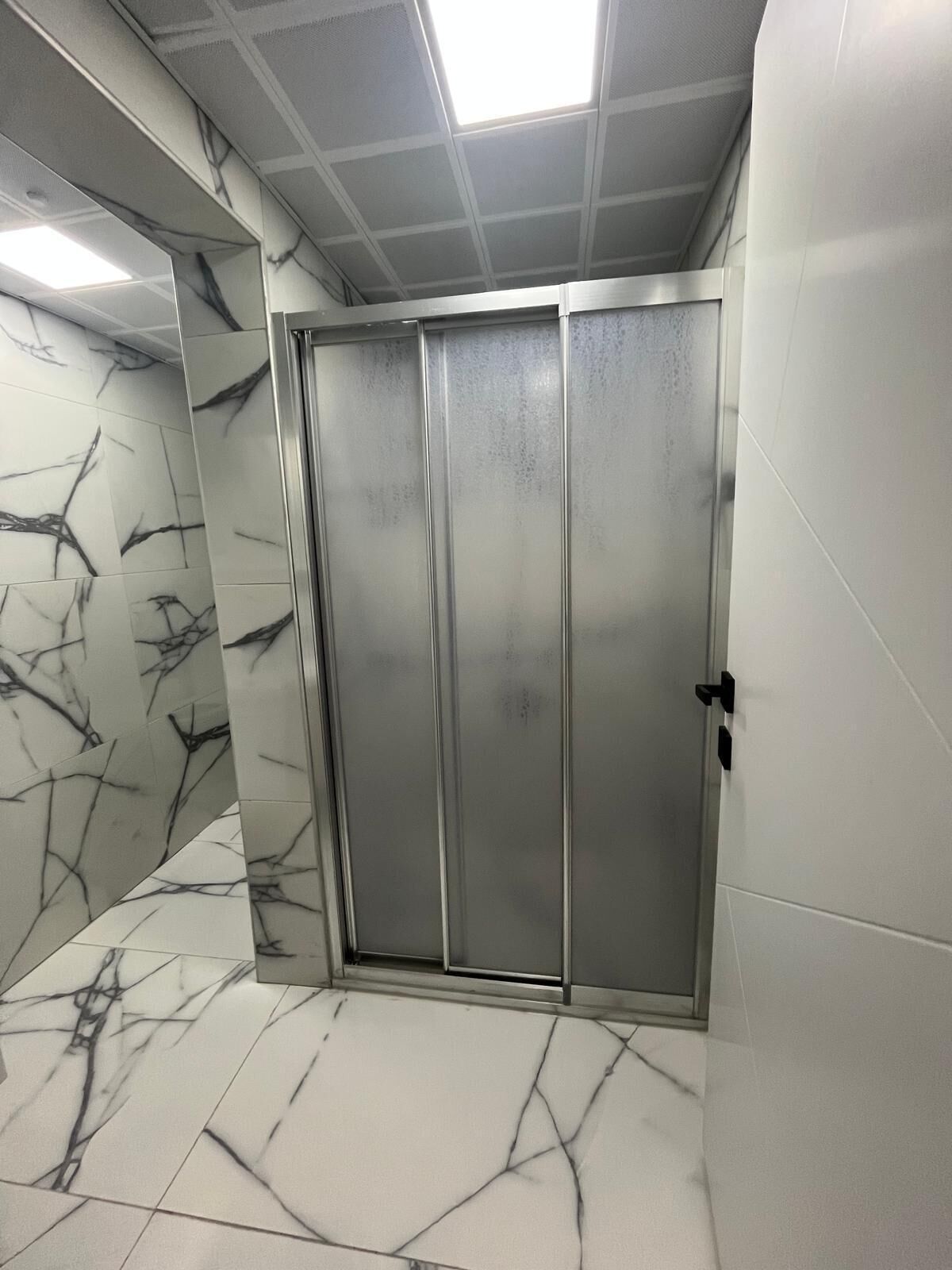 Deluxe Twin Room, City View | Bathroom