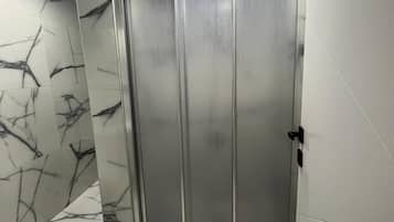 Deluxe Twin Room, City View | Bathroom