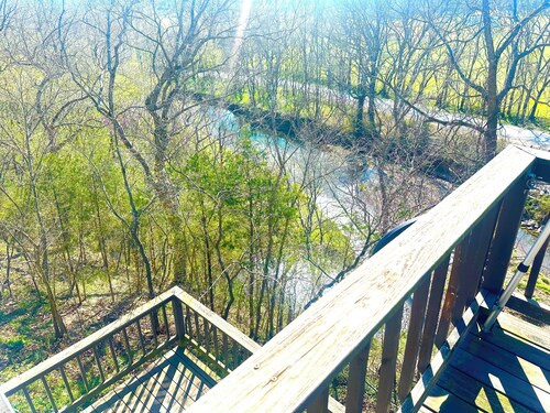 Flat Creek Overlook is a beautiful place to stay 20 min from roaring river!
