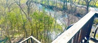 Flat Creek Overlook is a beautiful place to stay 20 min from roaring river!