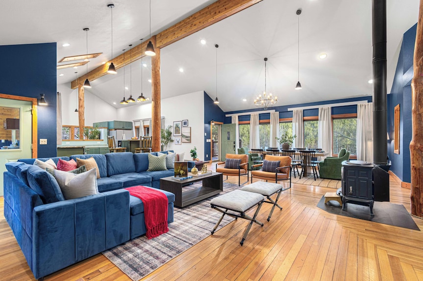 Last Stand Pines Is A Charming Cabin In Custer Perfect For Family Getaways - Custer, SD