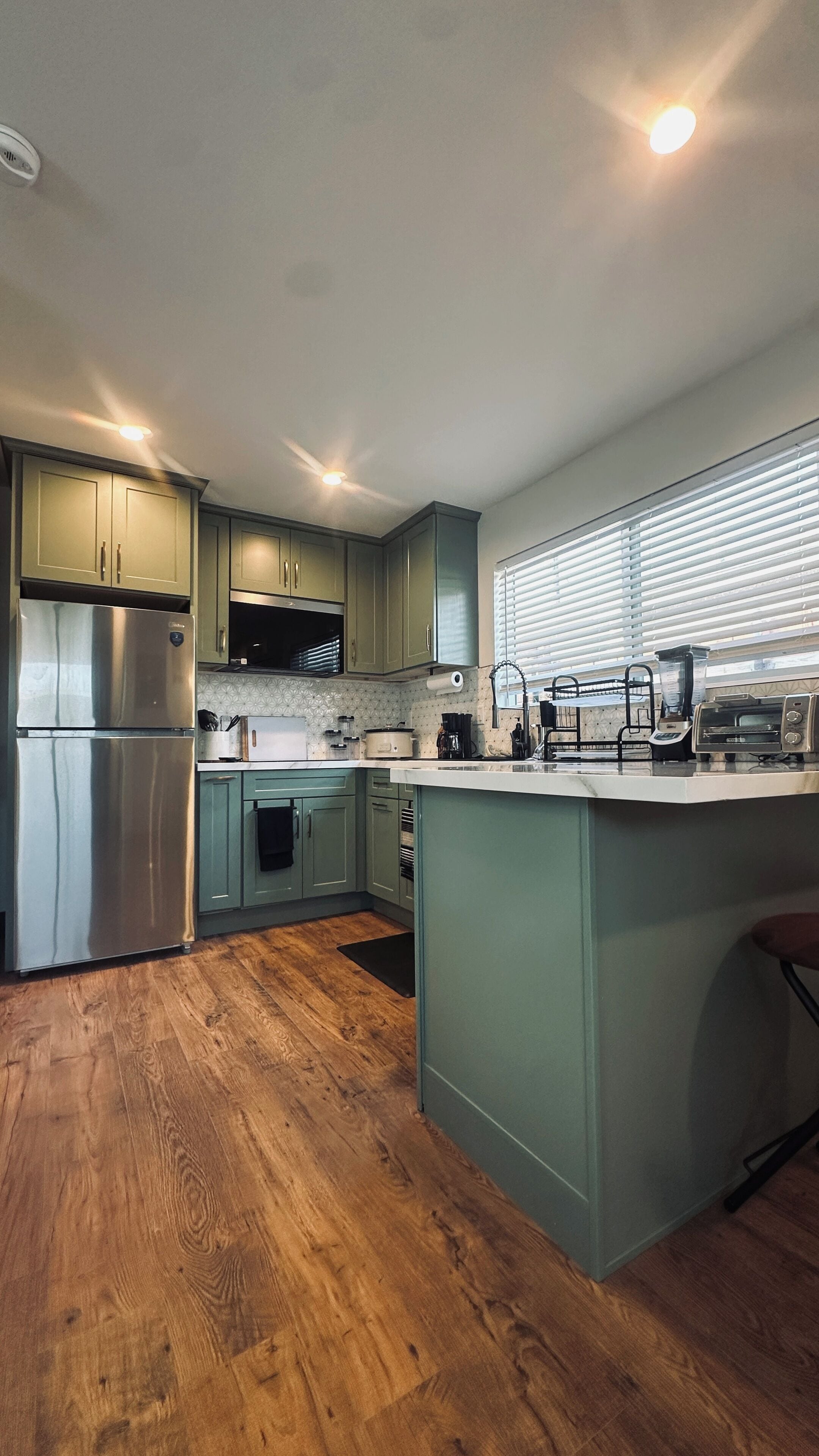 Fridge, microwave, oven, dishwasher