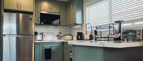 Fridge, microwave, oven, dishwasher