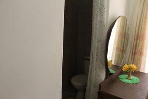 Værelse - flere soveværelser - handicapvenligt - ryger | Badeværelse