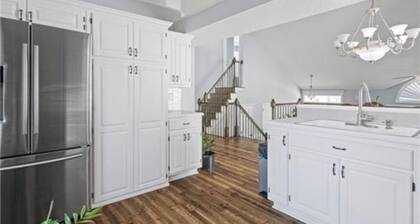 Spacious+Near Lakes 15 mins from Stadium Sleeps 12