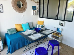Dining - Waterfront studio on La Bergerie beach, facing Porquerolles (Hyères)