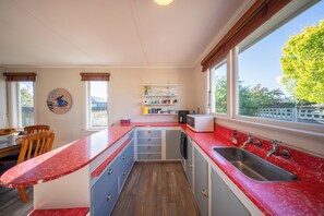 Fridge, microwave, toaster, cookware/dishes/utensils - Darling on Dorizac - Te Anau Holiday Home (Te Anau)
