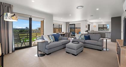 Riverside Retreat - Waipu Holiday Home