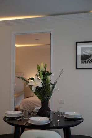 Departamento Confort, 1 habitación, balcón | Restaurantes