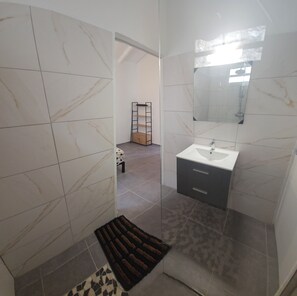 Bathroom - Discover this pretty T3 apartment, ideal for a stay. (Sainte-Anne)