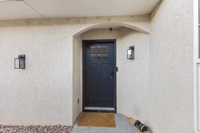 Warm 4BR Home with Fire Pit, Sunset Deck,Sleeps 10