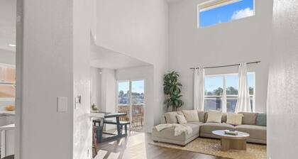 Warm 4BR Home with Fire Pit, Sunset Deck,Sleeps 10