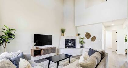 3BR Retreat with Hot Tub, Deck, Fire Pit,Sleeps 10