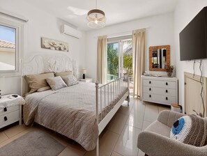 2 bedrooms, iron/ironing board, travel cot, free WiFi - Konnos Haven Villa, Cape Greco Escape (Protaras)