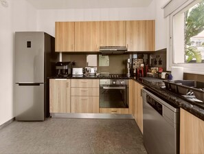 Fridge, oven, dishwasher, coffee/tea maker - Konnos Haven Villa, Cape Greco Escape (Protaras)