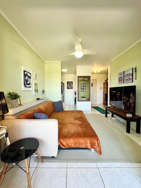 Living area - Home office with pool and barbecue in Capão Novo - RS (Capão Novo)