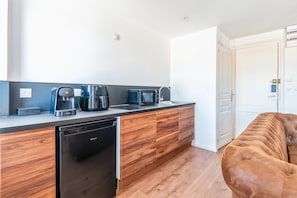 A modern kitchen with a dishwasher, coffee maker, and microwave. - Rockefeller - The little New York loft (Dunkerque)