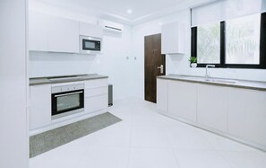 Căn hộ Cao cấp, 2 phòng ngủ | Bếp riêng | Tủ lạnh, lò vi sóng, lò nướng, bếp nấu 